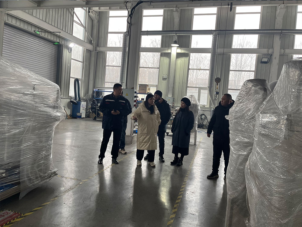 Kazakhstan Customers Come to Visit Our Factory